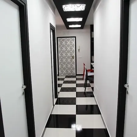 Oda ve Kahvaltı Black & White G&g