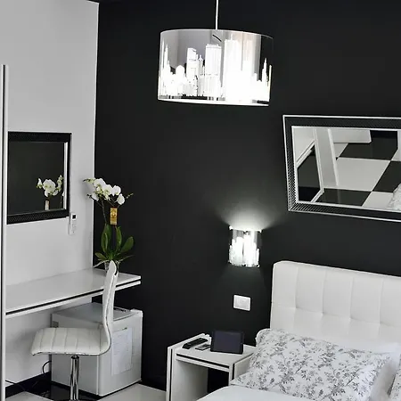 Oda ve Kahvaltı Black & White G&g