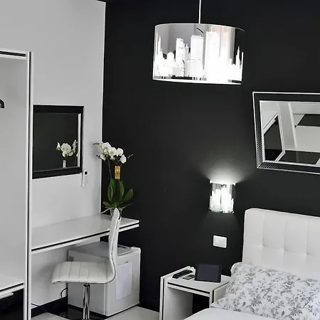 Black & White G&g Bed and breakfast
