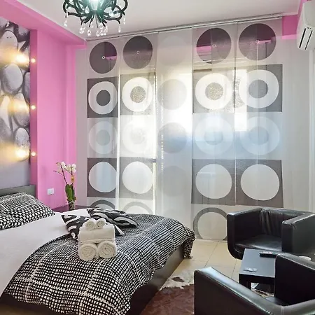 Bed & Breakfast Black & White G&g