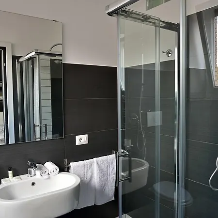 Black & White G&g Bed and breakfast 2*