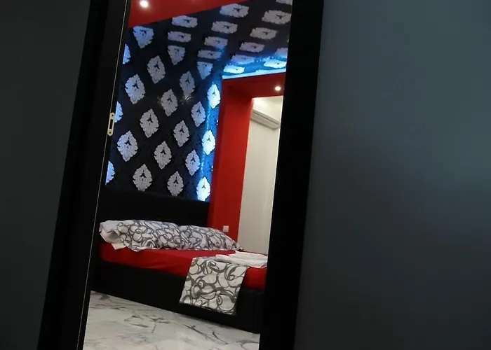 לינה וארוחת בוקר Black & White G&g 4*