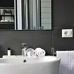 Black & White G&g