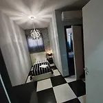 B&B Black & White G&g 4*