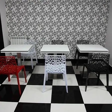 Bed and breakfast Black & White G&g 2*