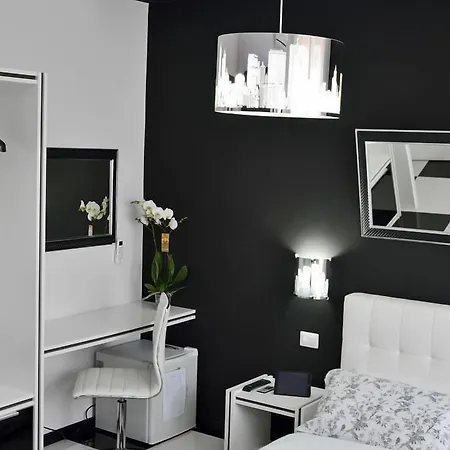 Black & White G&g